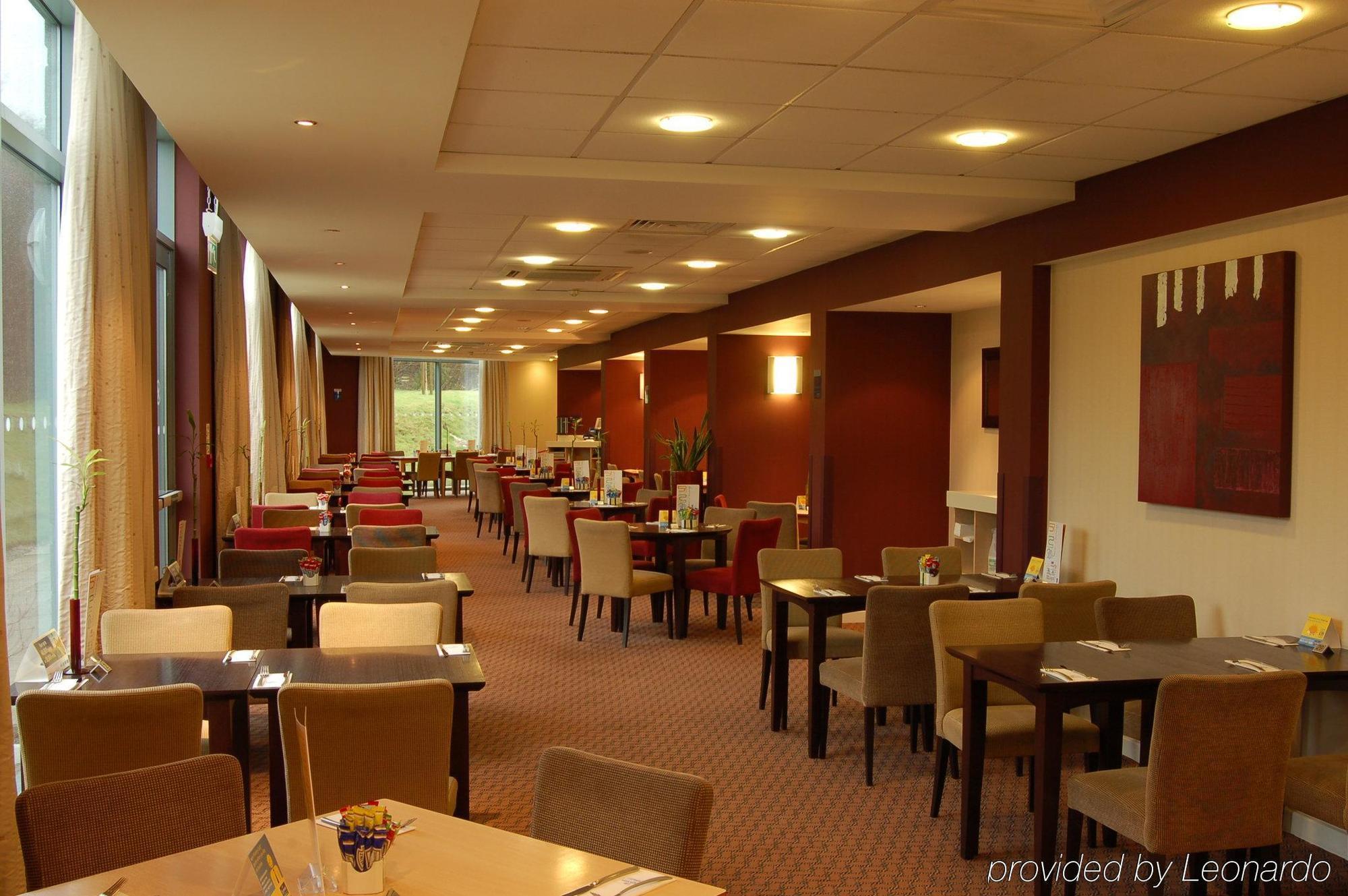Holiday Inn Express London Stansted Airport, An Ihg Hotel Stansted Mountfitchet Restaurant foto
