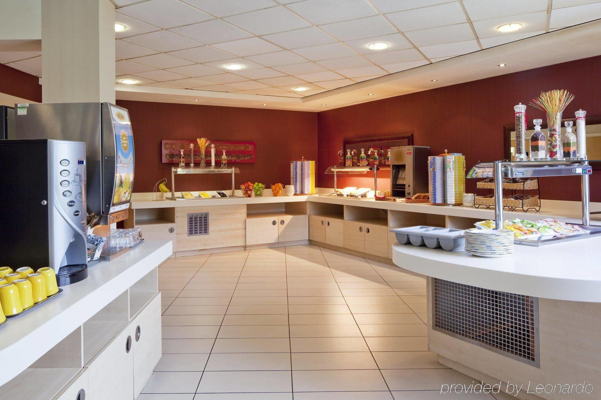 Holiday Inn Express London Stansted Airport, An Ihg Hotel Stansted Mountfitchet Restaurant foto